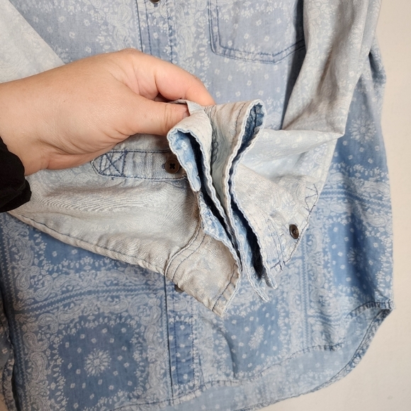 American Eagle Blue Ombre Long Sleeve Button Down Chambray Shirt Small Oversized - Picture 6 of 16